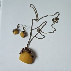 Elegant Yellow Pendant Necklace and Earring Set
